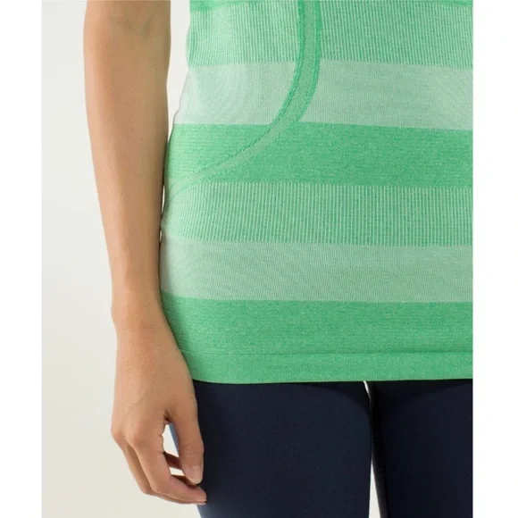 Lululemon Run: Swiftly Tech Short Sleeve in Heathered Green Bean Size 8 - Picture 12 of 14